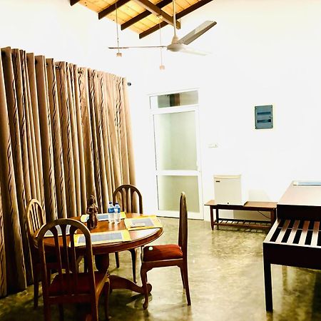 Hotel Blue Fox Hikkaduwa Exterior foto
