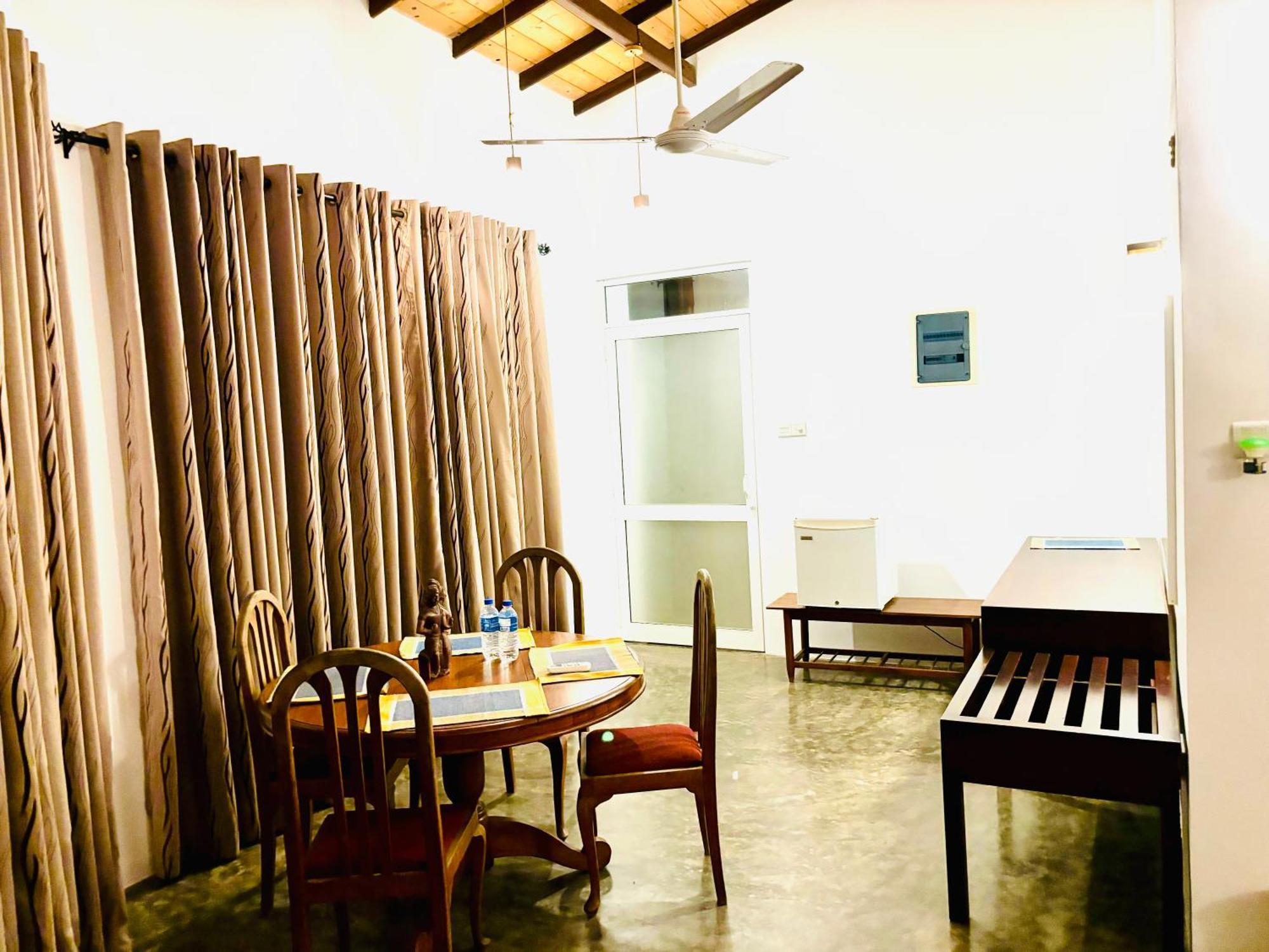 Hotel Blue Fox Hikkaduwa Exterior foto