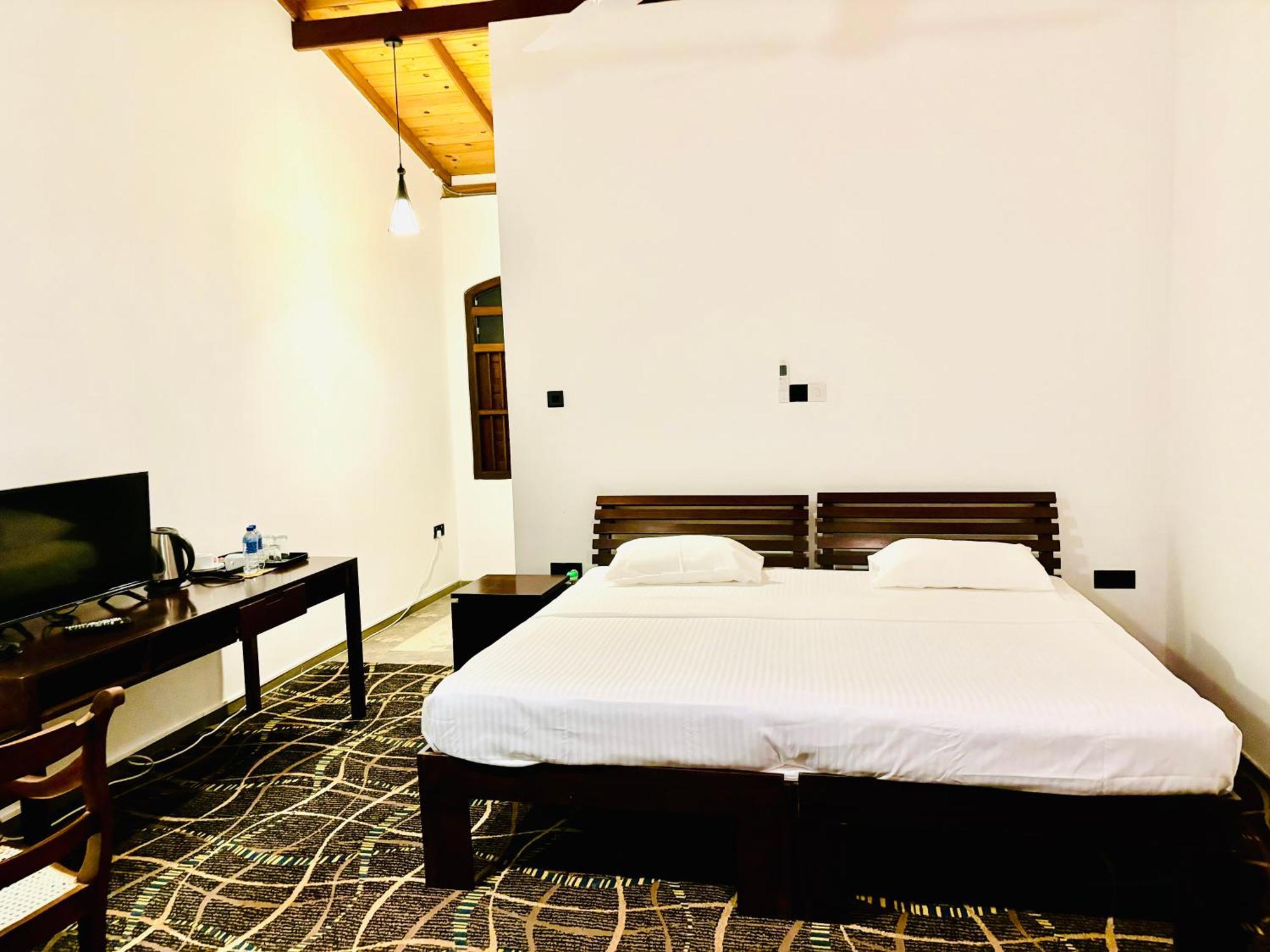 Hotel Blue Fox Hikkaduwa Exterior foto