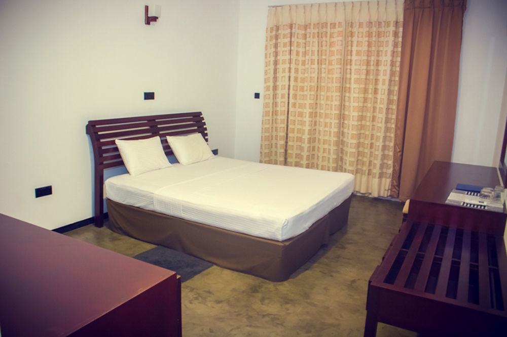 Hotel Blue Fox Hikkaduwa Exterior foto