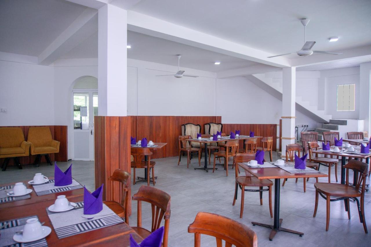 Hotel Blue Fox Hikkaduwa Exterior foto